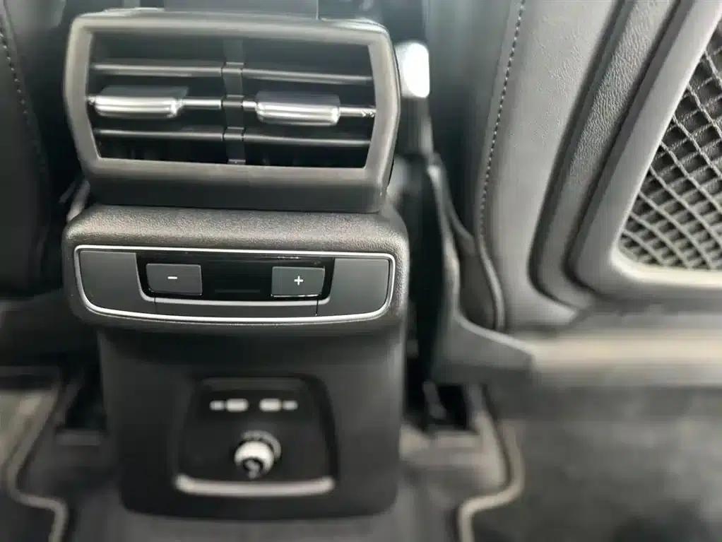 Audi Q4 e-tron 2024 Model 40 e-tron Adventure Edition — миниатюра 16