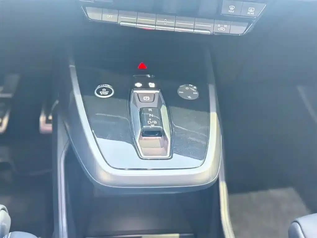 Audi Q4 e-tron 2024 Model 40 e-tron Adventure Edition — миниатюра 17