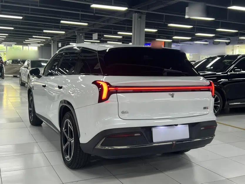 NETA L 2024 Extended-Range 310 Flash-Charge Red Edition — миниатюра 15