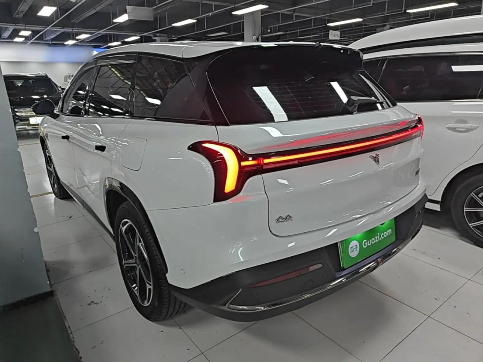 NETA L 2024 Extended-Range 310 Flash-Charge Red Edition — миниатюра 4