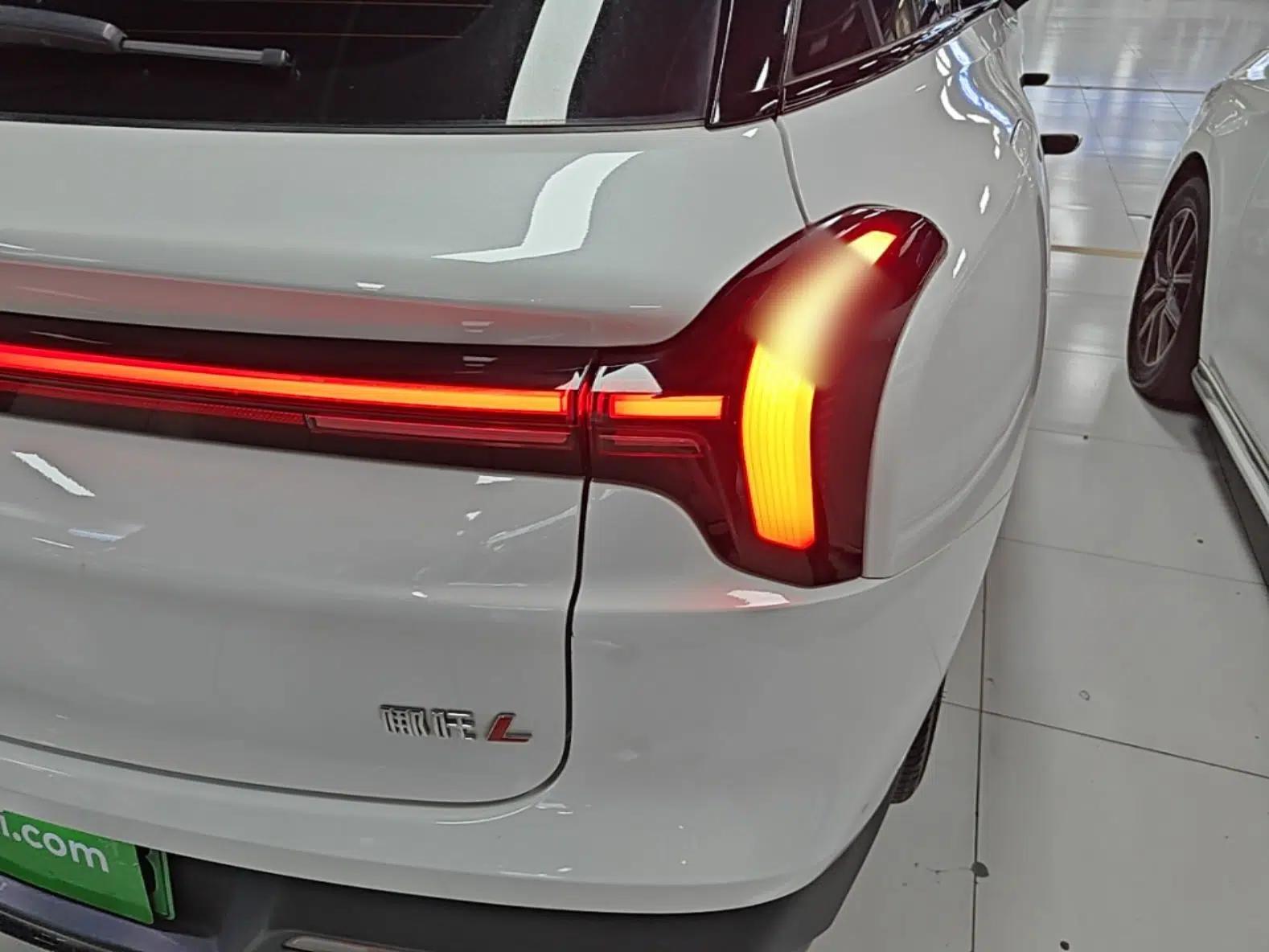 NETA L 2024 Extended-Range 310 Flash-Charge Red Edition — миниатюра 9