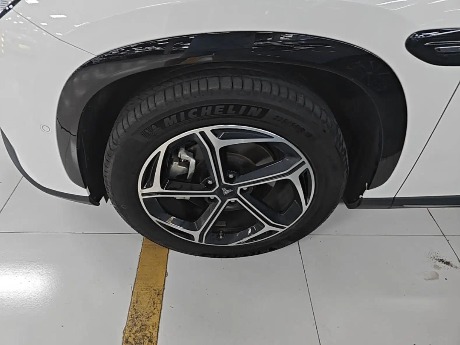 NETA L 2024 Extended-Range 310 Flash-Charge Red Edition — миниатюра 10