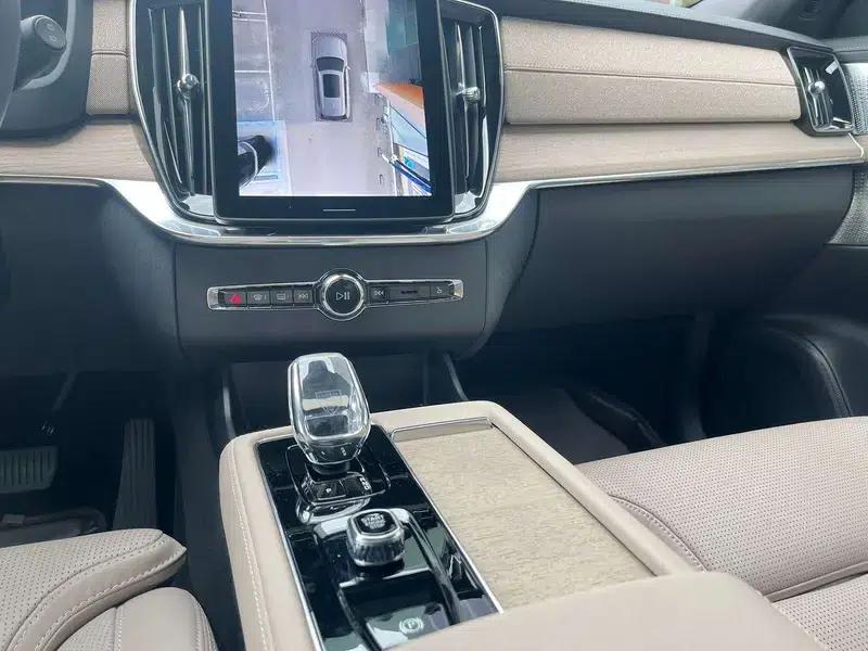 Volvo XC90 PHEV 2025 E-Drive Hybrid T8 Long Range Premium Luxury Edition 7-Seater — миниатюра 8