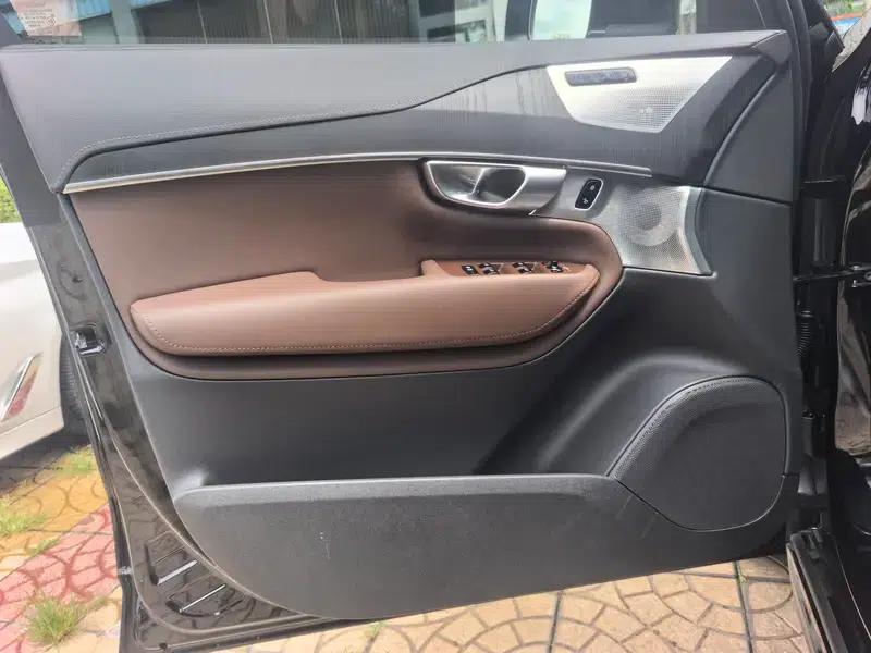 Volvo XC90 PHEV 2023 E-Drive Hybrid T8 Long Range Premium Luxury Edition 7-Seater — миниатюра 6