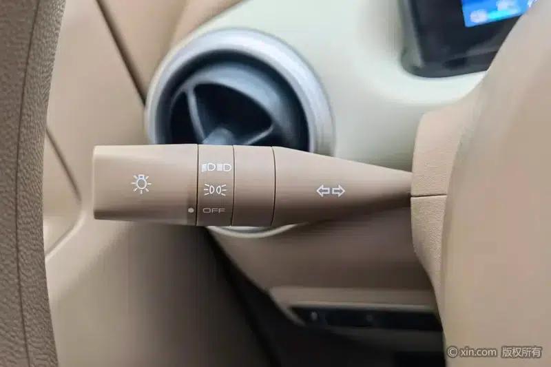 Wuling Hongguang MINIEV 2025 Model, 205km/h, Lithium Iron Phosphate, Four-Door Premium Edition — миниатюра 15