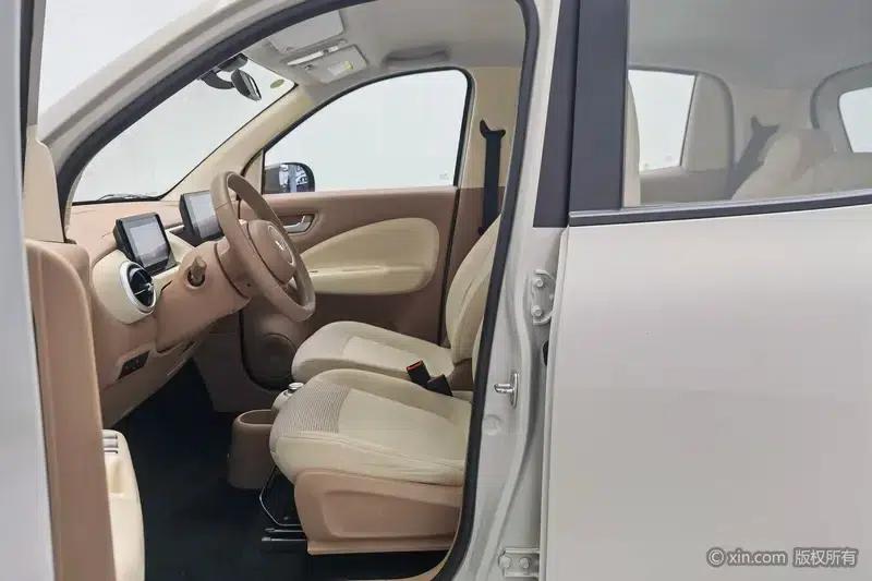 Wuling Hongguang MINIEV 2025 Model, 205km/h, Lithium Iron Phosphate, Four-Door Premium Edition — миниатюра 17
