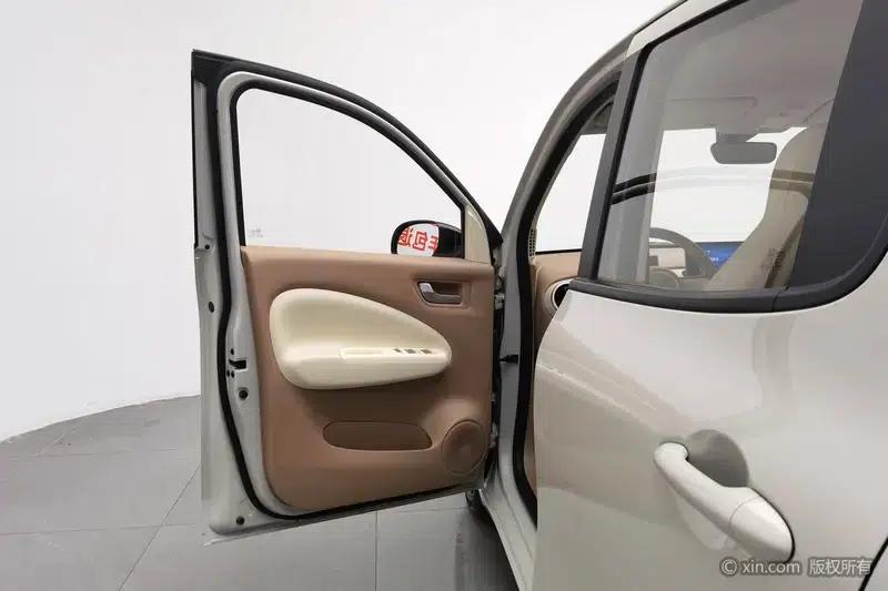 Wuling Hongguang MINIEV 2025 Model, 205km/h, Lithium Iron Phosphate, Four-Door Premium Edition — миниатюра 21
