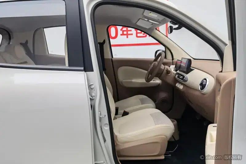 Wuling Hongguang MINIEV 2025 Model, 205km/h, Lithium Iron Phosphate, Four-Door Premium Edition — миниатюра 24
