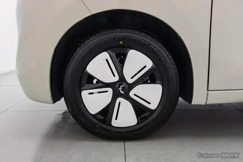 Wuling Hongguang MINIEV 2025 Model, 205km/h, Lithium Iron Phosphate, Four-Door Premium Edition — миниатюра 9