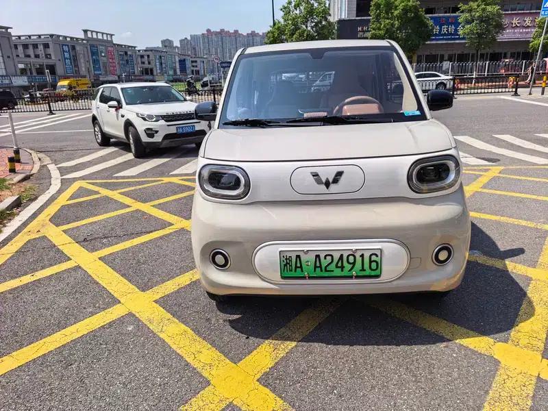 Wuling Hongguang MINIEV 2024 Model 215km/h Youth Edition (Lithium Iron Phosphate) — миниатюра 2