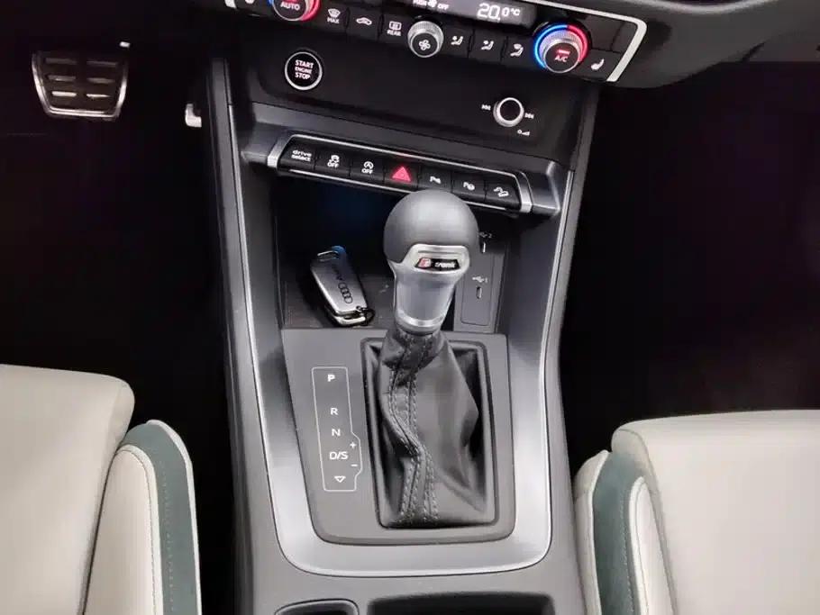Audi Q3 Sportback 2024 45 TFSI quattro Launch Special Edition — миниатюра 16