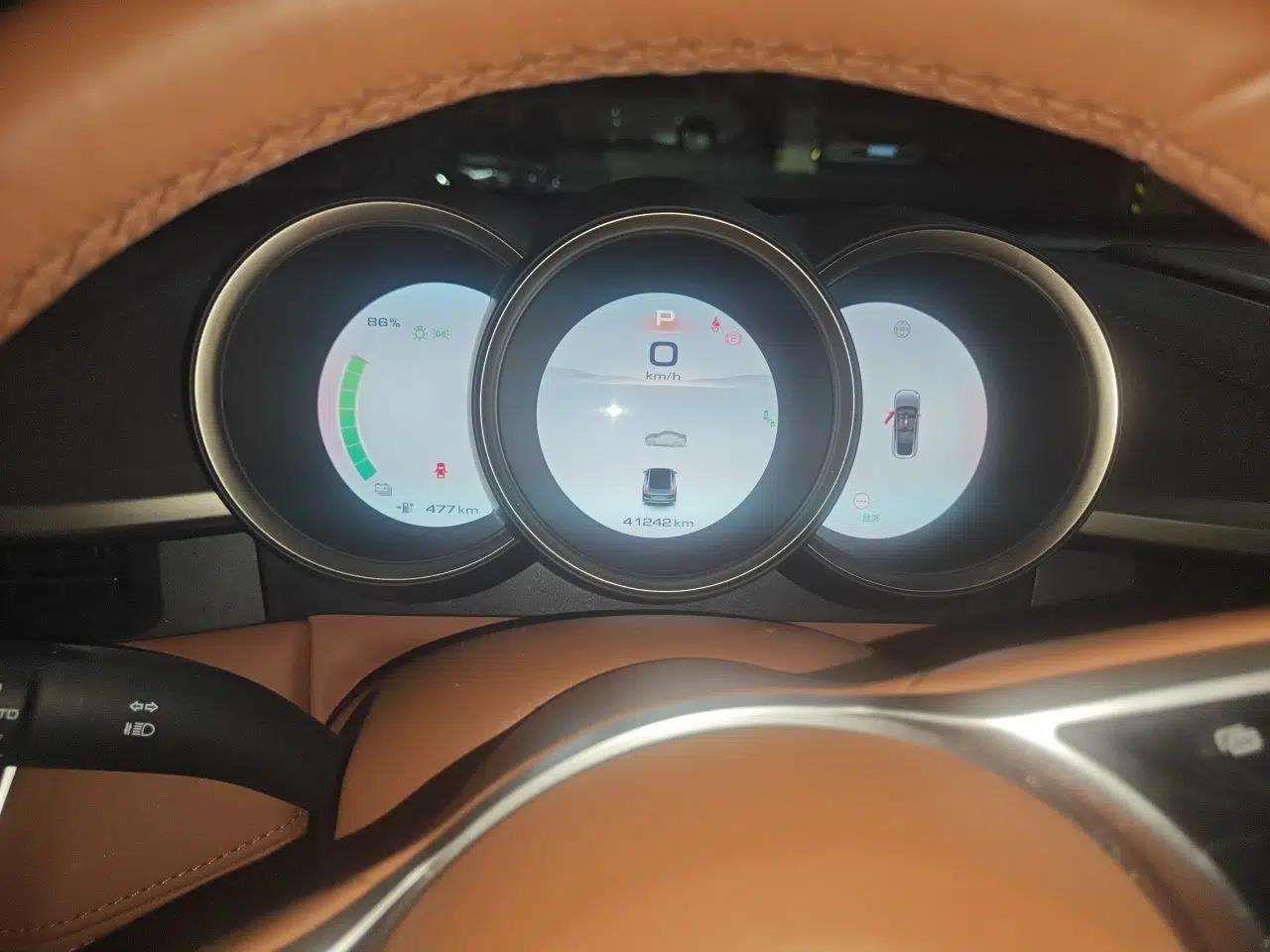 ORA Lightning Cat 2022 555 km Luxury Edition — миниатюра 11