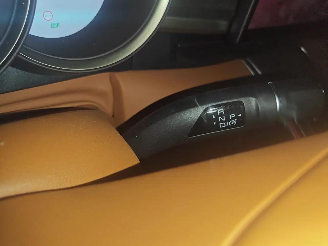 ORA Lightning Cat 2022 555 km Luxury Edition — миниатюра 14