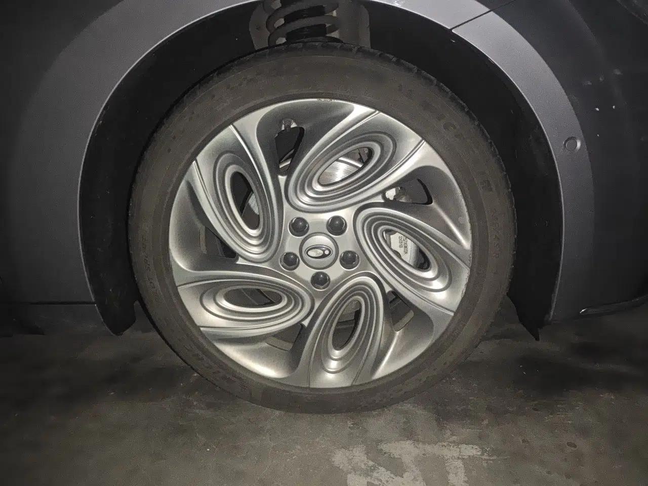 ORA Lightning Cat 2022 555 km Luxury Edition — миниатюра 8