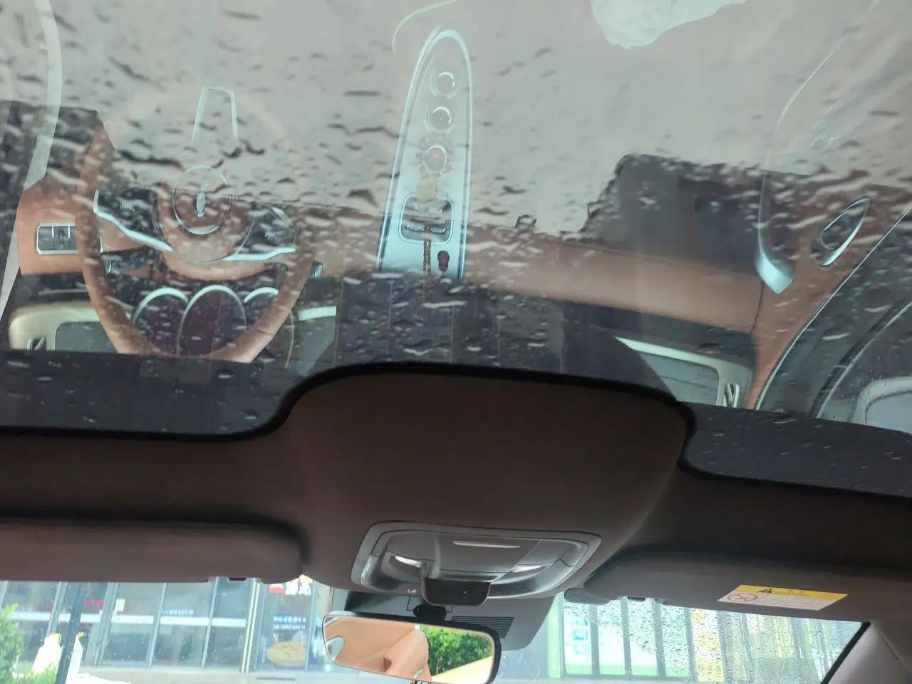 ORA Lightning Cat 2022 555 km Luxury Edition — миниатюра 18