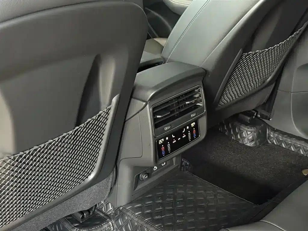 Audi Q8 2024 55 TFSI Luxury Dynamic — миниатюра 19