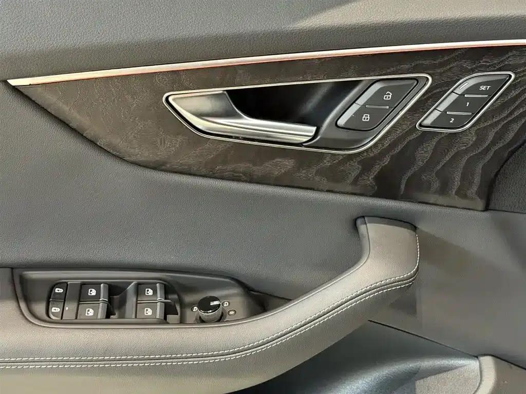Audi Q8 2024 55 TFSI Luxury Dynamic — миниатюра 26