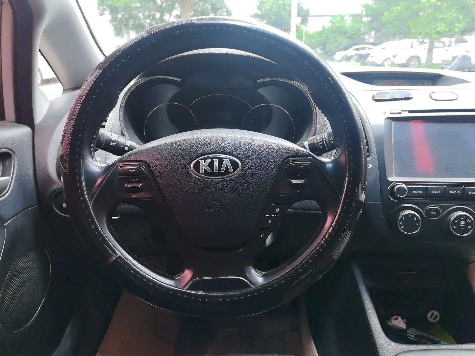 Kia K3 2015 1.6L Manual GLS — миниатюра 10