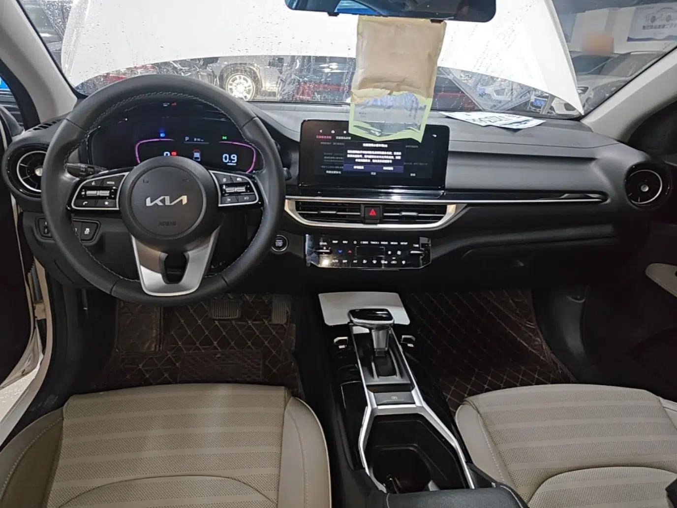 Kia K3 2023 1.5L CVT Luxury Edition — миниатюра 12