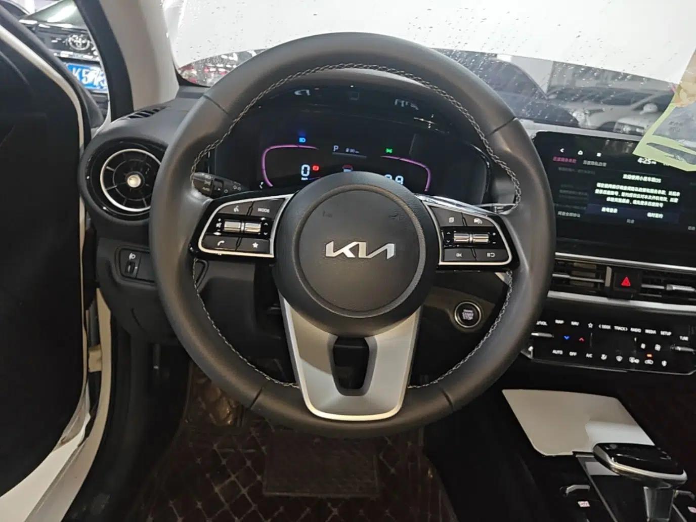 Kia K3 2023 1.5L CVT Luxury Edition — миниатюра 13