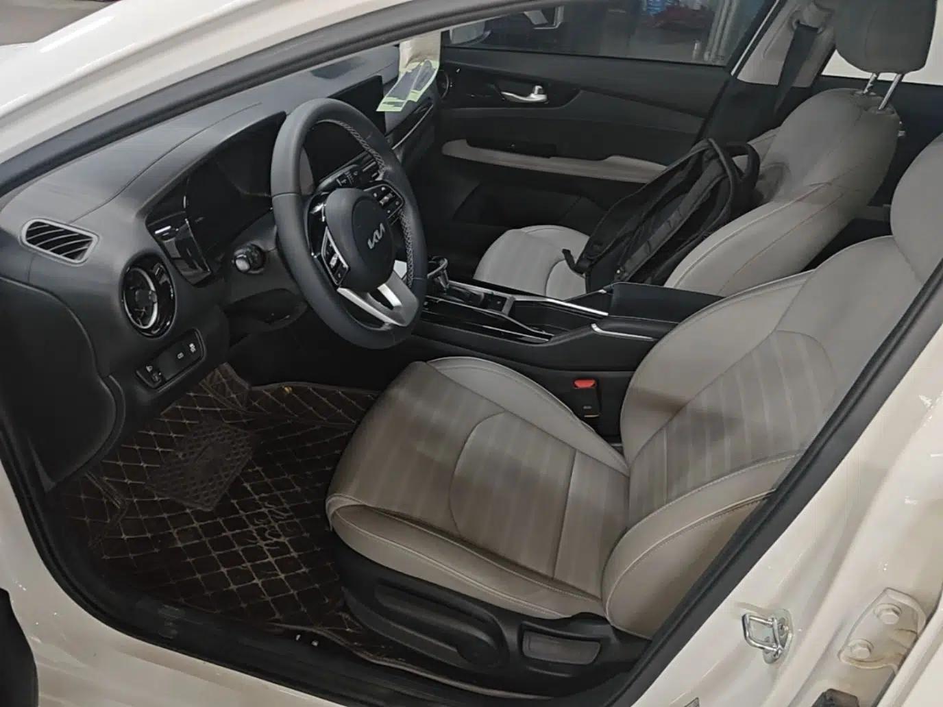 Kia K3 2023 1.5L CVT Luxury Edition — миниатюра 17