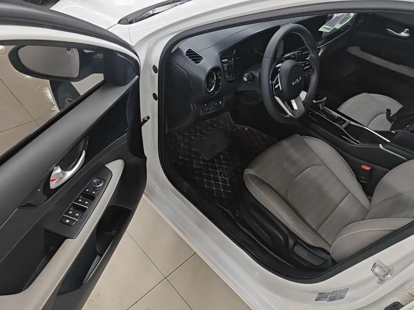Kia K3 2023 1.5L CVT Luxury Edition — миниатюра 18