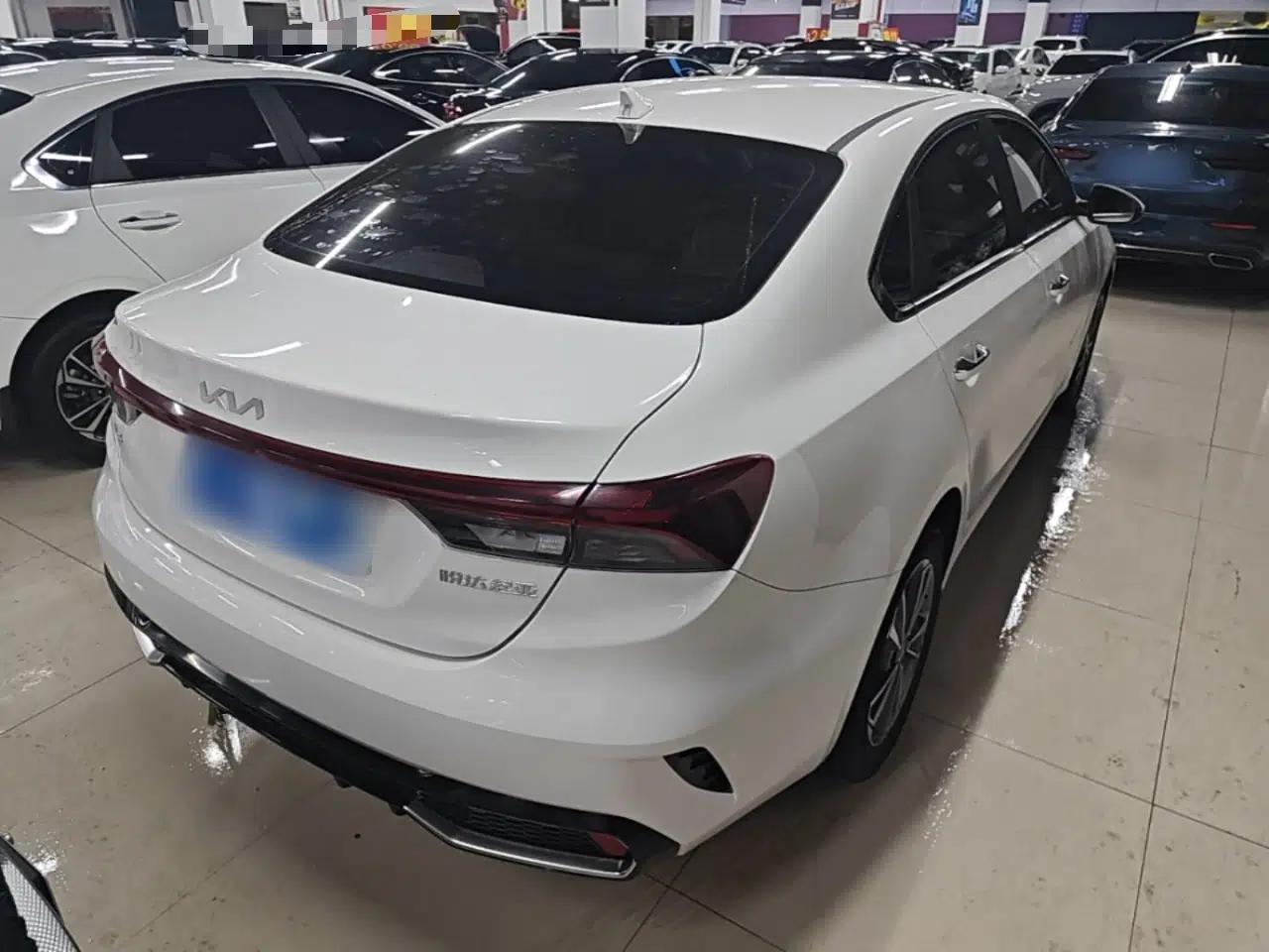 Kia K3 2023 1.5L CVT Luxury Edition — миниатюра 6