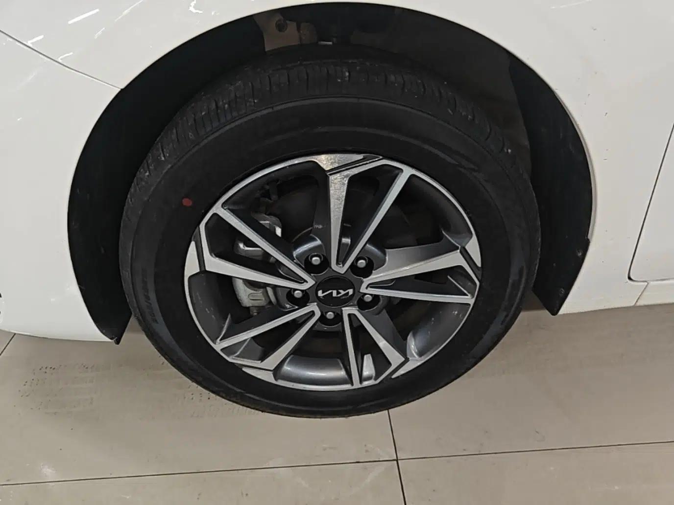 Kia K3 2023 1.5L CVT Luxury Edition — миниатюра 10