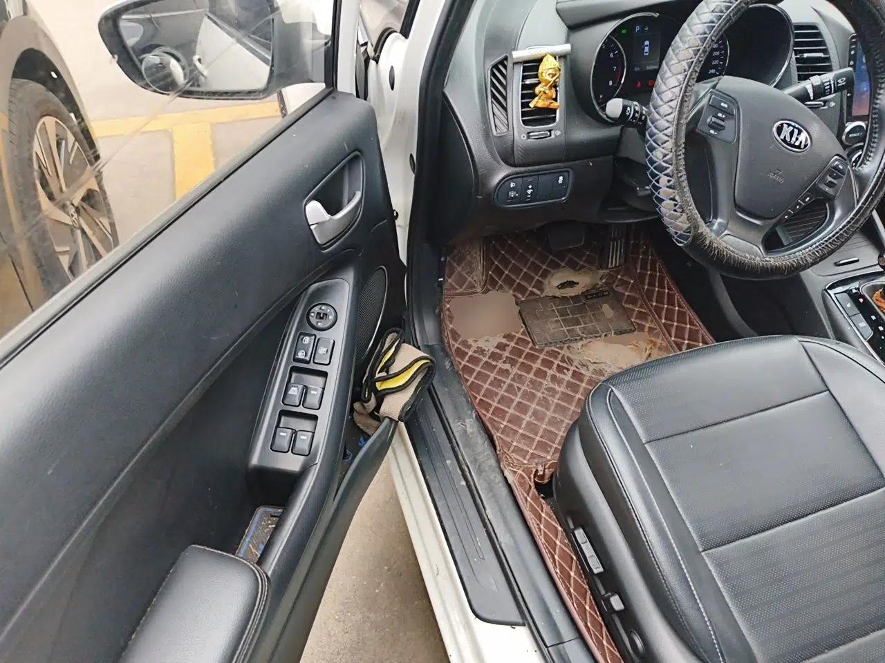 Kia K3 2017 1.6L Automatic 15th Anniversary Special Edition GLS — миниатюра 16