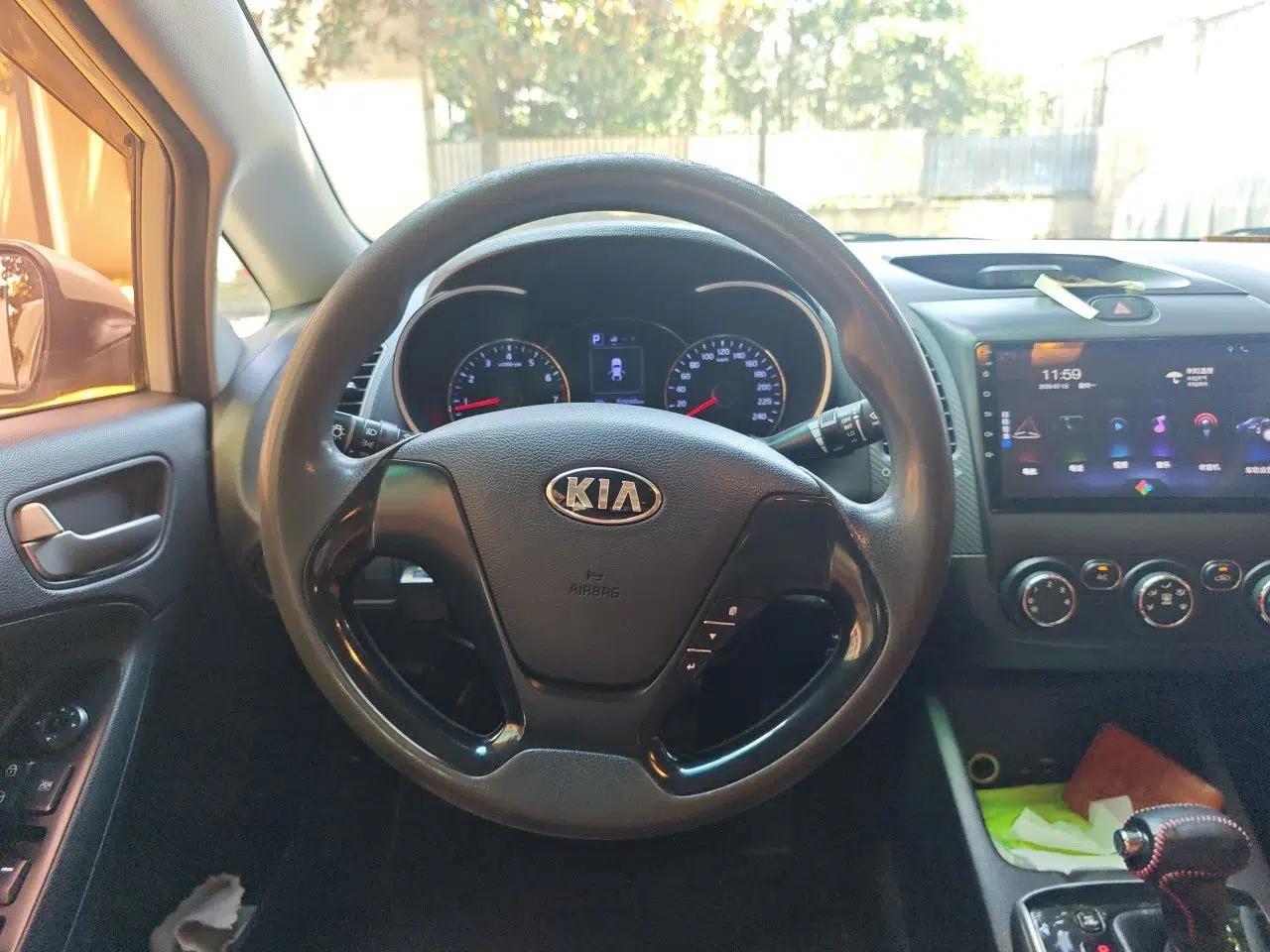 Kia K3 2016 1.6L Automatic GLS — миниатюра 10