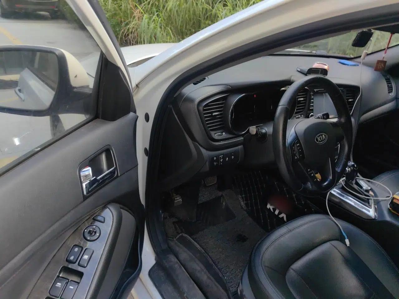 Kia K5 2011 2.0L Automatic DLX — миниатюра 16