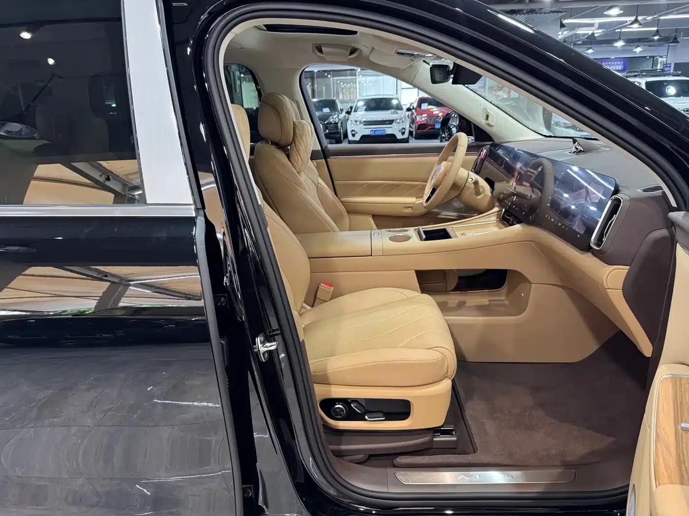 Wenjie M8 2025 Extended Range Max Edition 53.4kWh 6-Seater (896-line LiDAR) — миниатюра 14