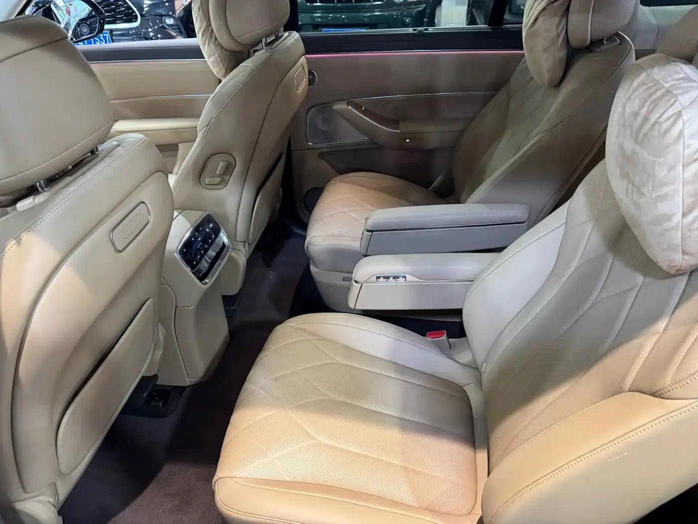 Wenjie M8 2025 Extended Range Max Edition 53.4kWh 6-Seater (896-line LiDAR) — миниатюра 15