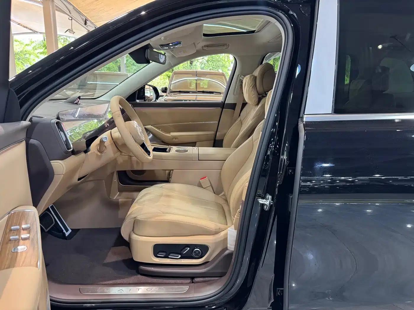 Wenjie M8 2025 Extended Range Max Edition 53.4kWh 6-Seater (896-line LiDAR) — миниатюра 16