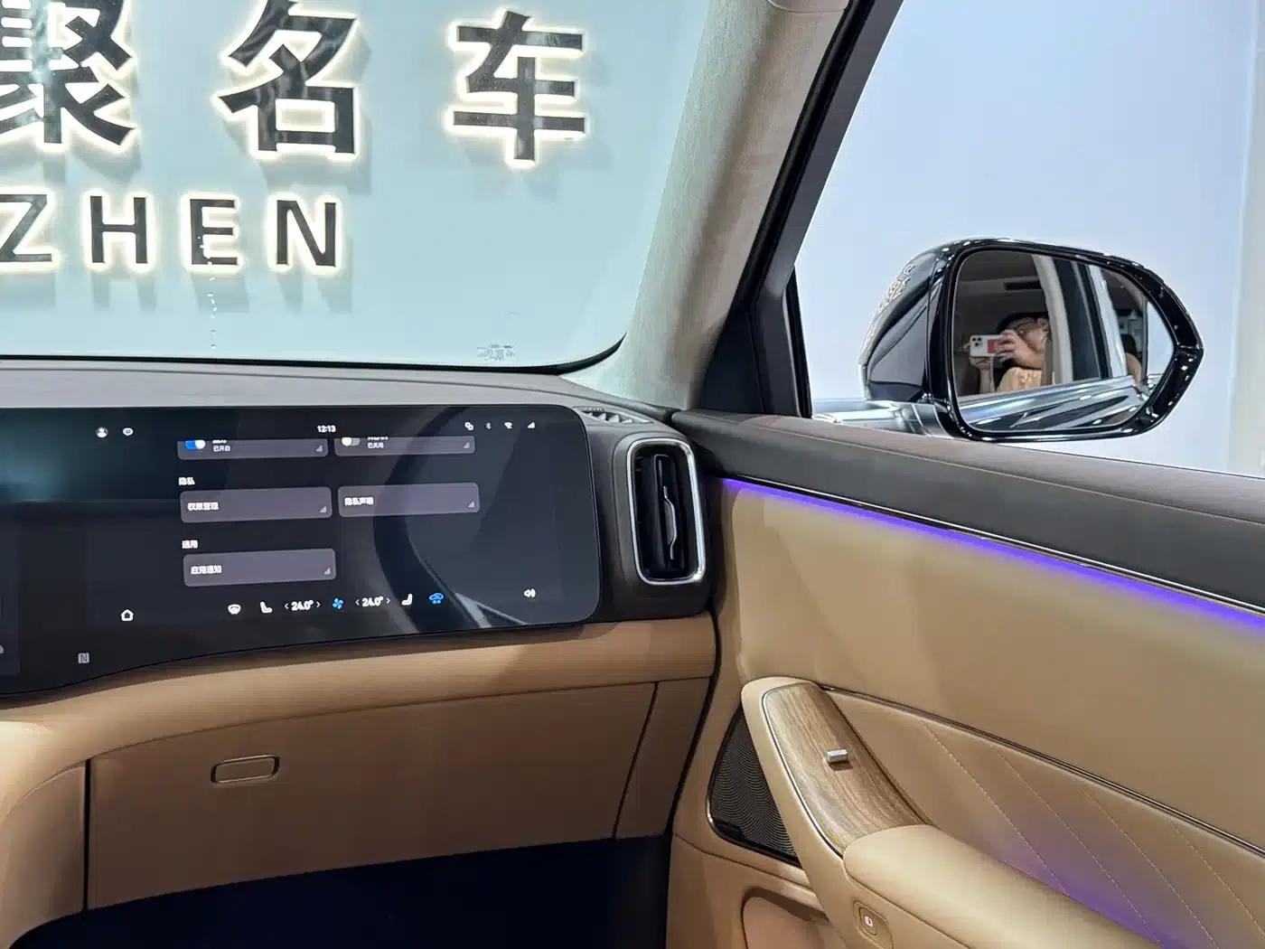 Wenjie M8 2025 Extended Range Max Edition 53.4kWh 6-Seater (896-line LiDAR) — миниатюра 19