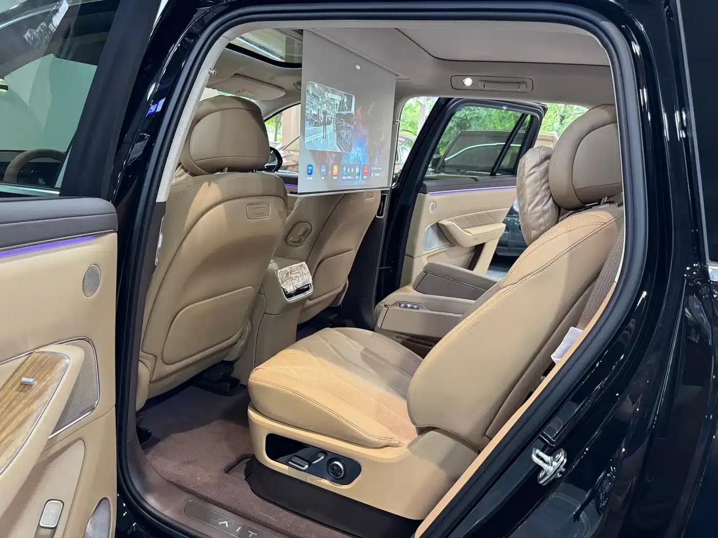 Wenjie M8 2025 Extended Range Max Edition 53.4kWh 6-Seater (896-line LiDAR) — миниатюра 10