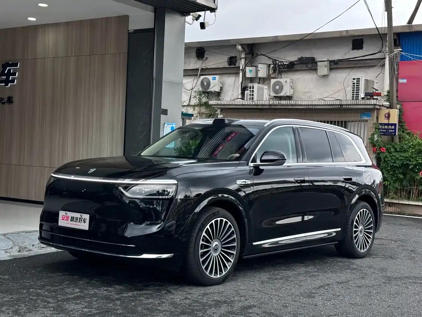 Wenjie M8 2025 Extended Range Max+ Version (53.4kWh, 6-seater, 192-line LiDAR) — миниатюра 1