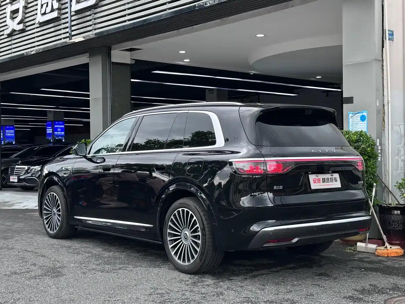 Wenjie M8 2025 Extended Range Max+ Version (53.4kWh, 6-seater, 192-line LiDAR) — миниатюра 3