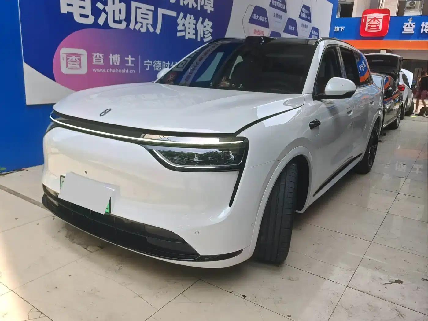 Wenjie M8 2025 Extended Range Ultra Edition 53.4kWh 5-Seat Version (192-line LiDAR) — миниатюра 1