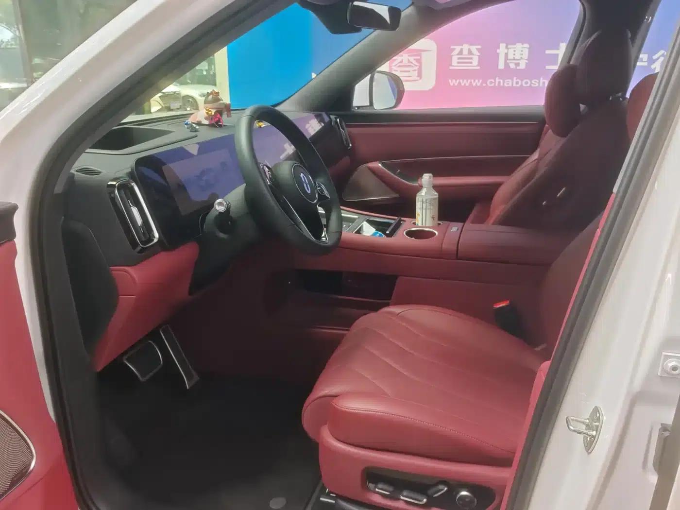 Wenjie M8 2025 Extended Range Ultra Edition 53.4kWh 5-Seat Version (192-line LiDAR) — миниатюра 2