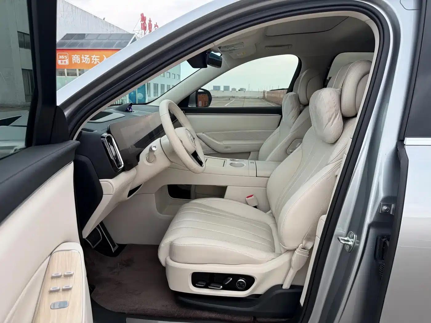 Wenjie M8 2025 Extended Range Max+ Version 53.4kWh 6-Seat Version (192-line LiDAR) — миниатюра 11
