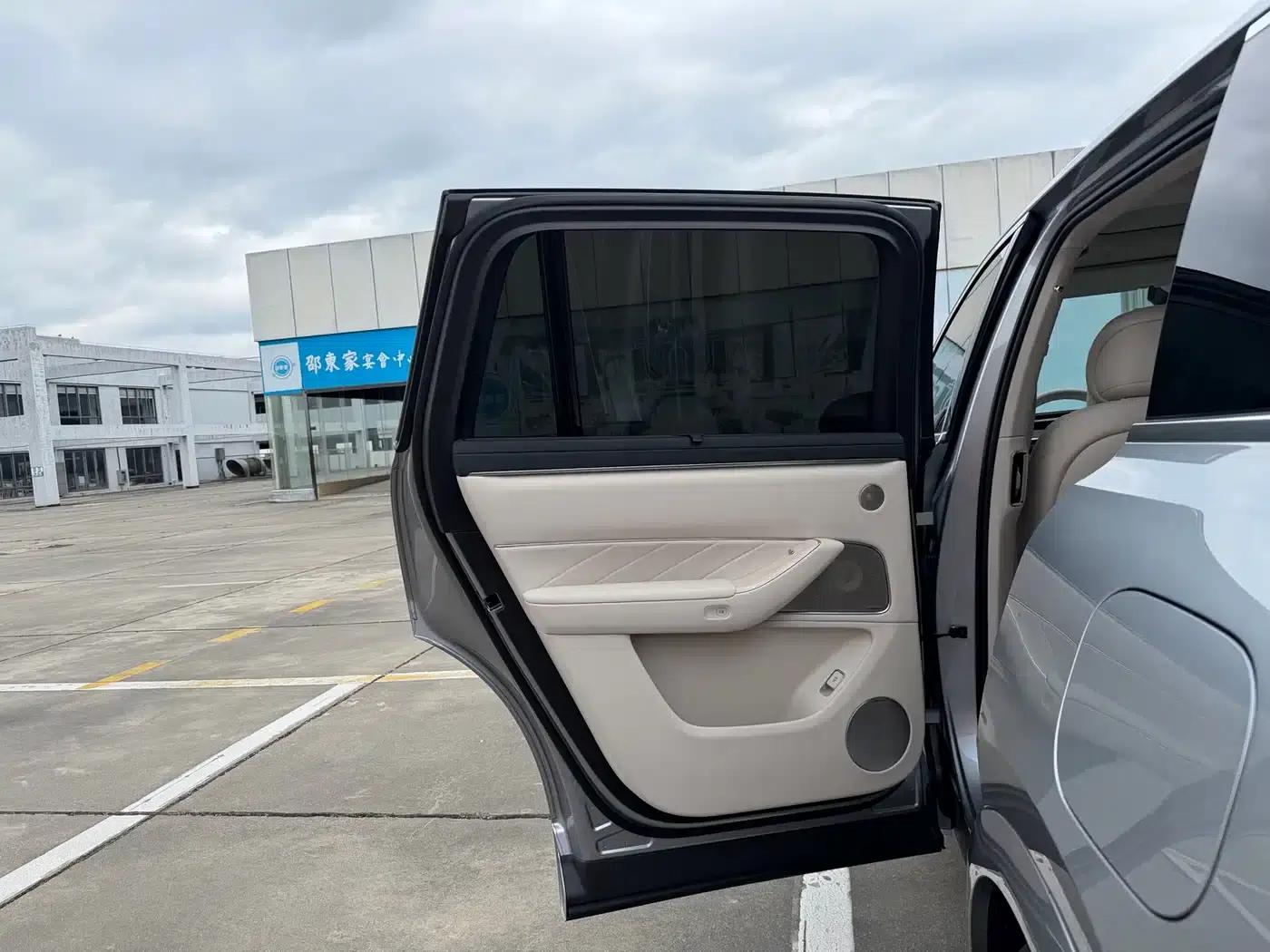 Wenjie M8 2025 Extended Range Max+ Version 53.4kWh 6-Seat Version (192-line LiDAR) — миниатюра 13