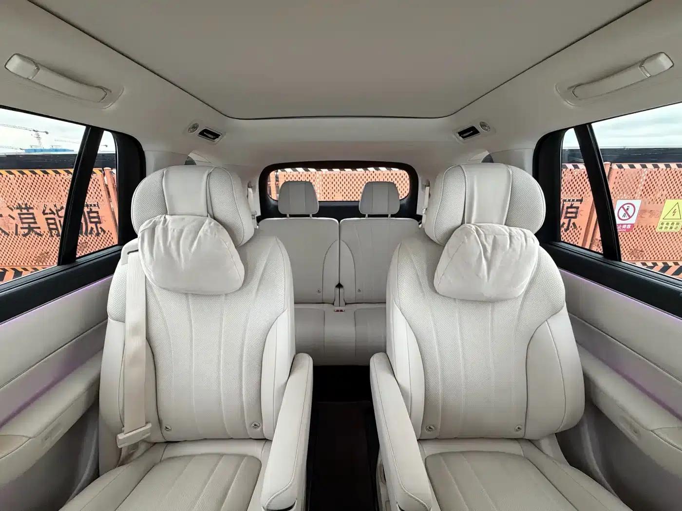 Wenjie M8 2025 Extended Range Max+ Version 53.4kWh 6-Seat Version (192-line LiDAR) — миниатюра 17