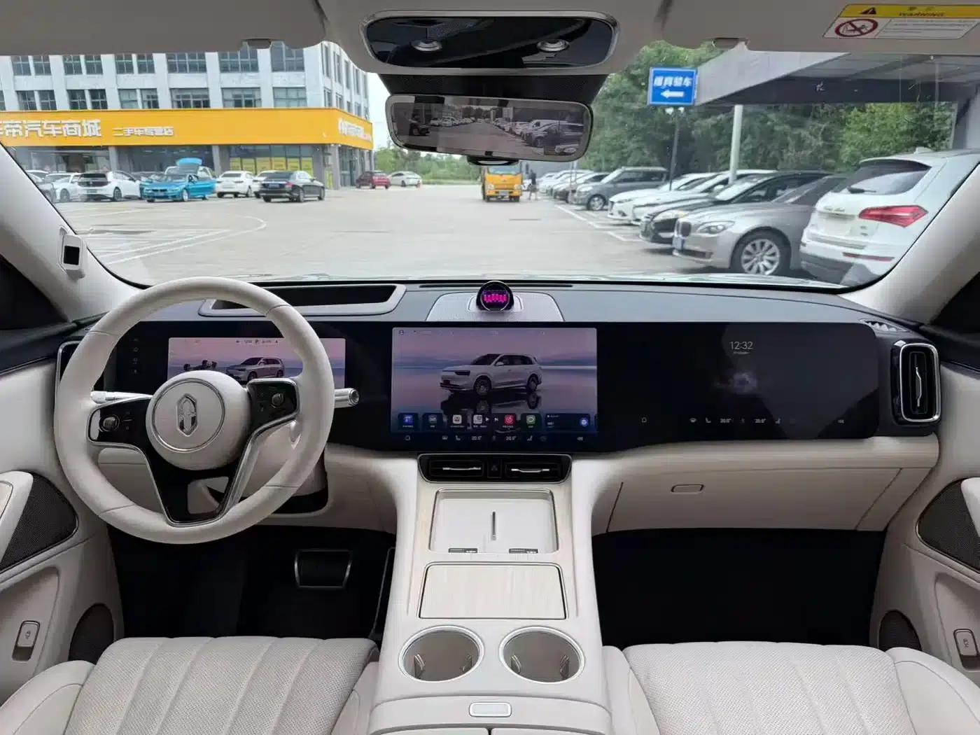 Wenjie M8 2025 Extended Range Max+ Version 53.4kWh 6-Seat Version (192-line LiDAR) — миниатюра 3