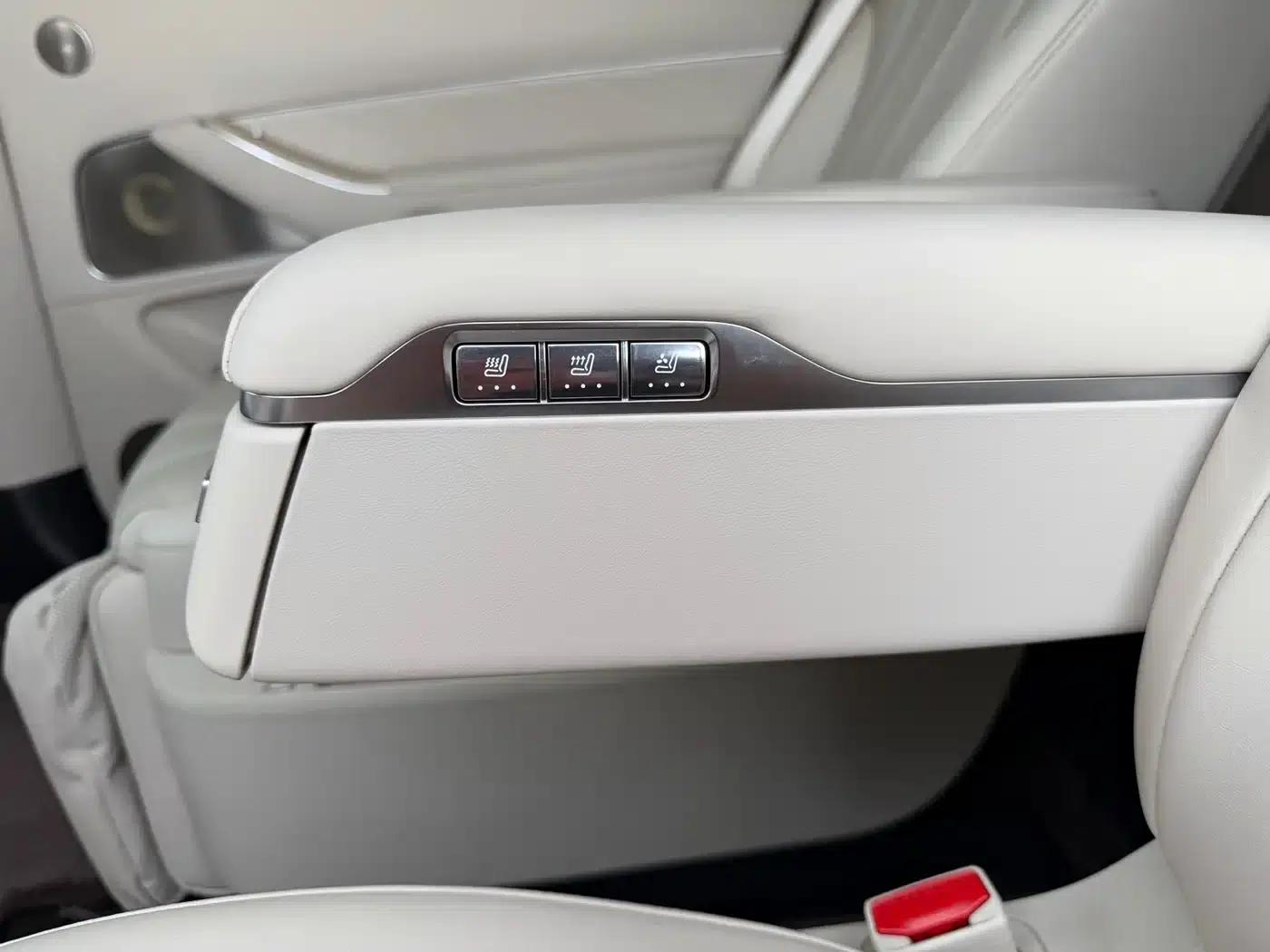 Wenjie M8 2025 Extended Range Max+ Version 53.4kWh 6-Seat Version (192-line LiDAR) — миниатюра 22
