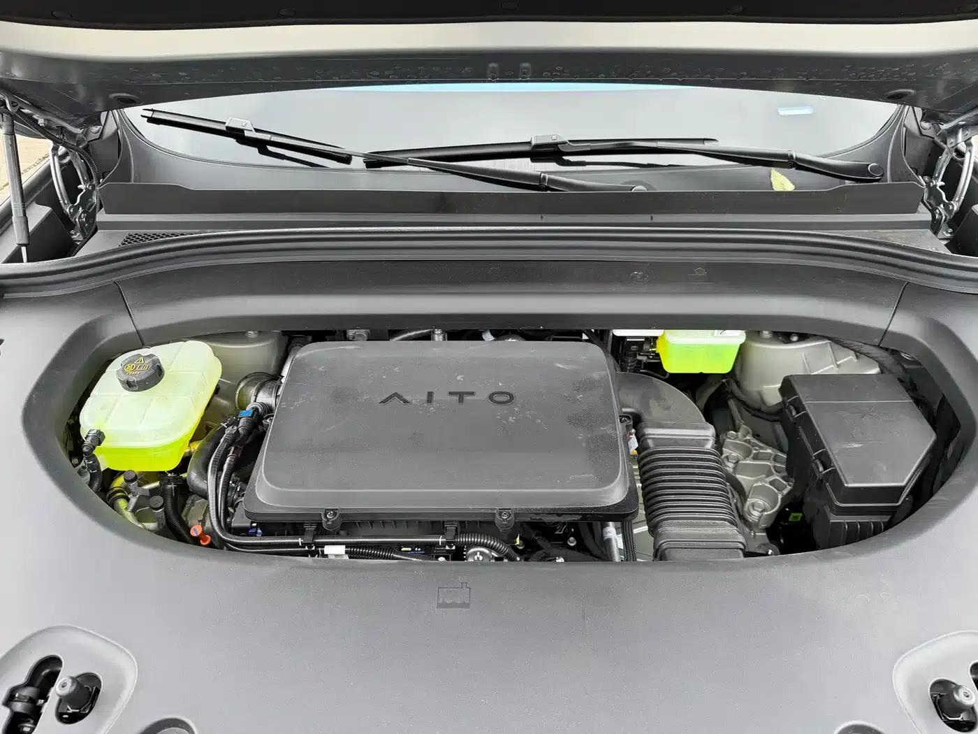 Wenjie M8 2025 Extended Range Max+ Version 53.4kWh 6-Seat Version (192-line LiDAR) — миниатюра 25
