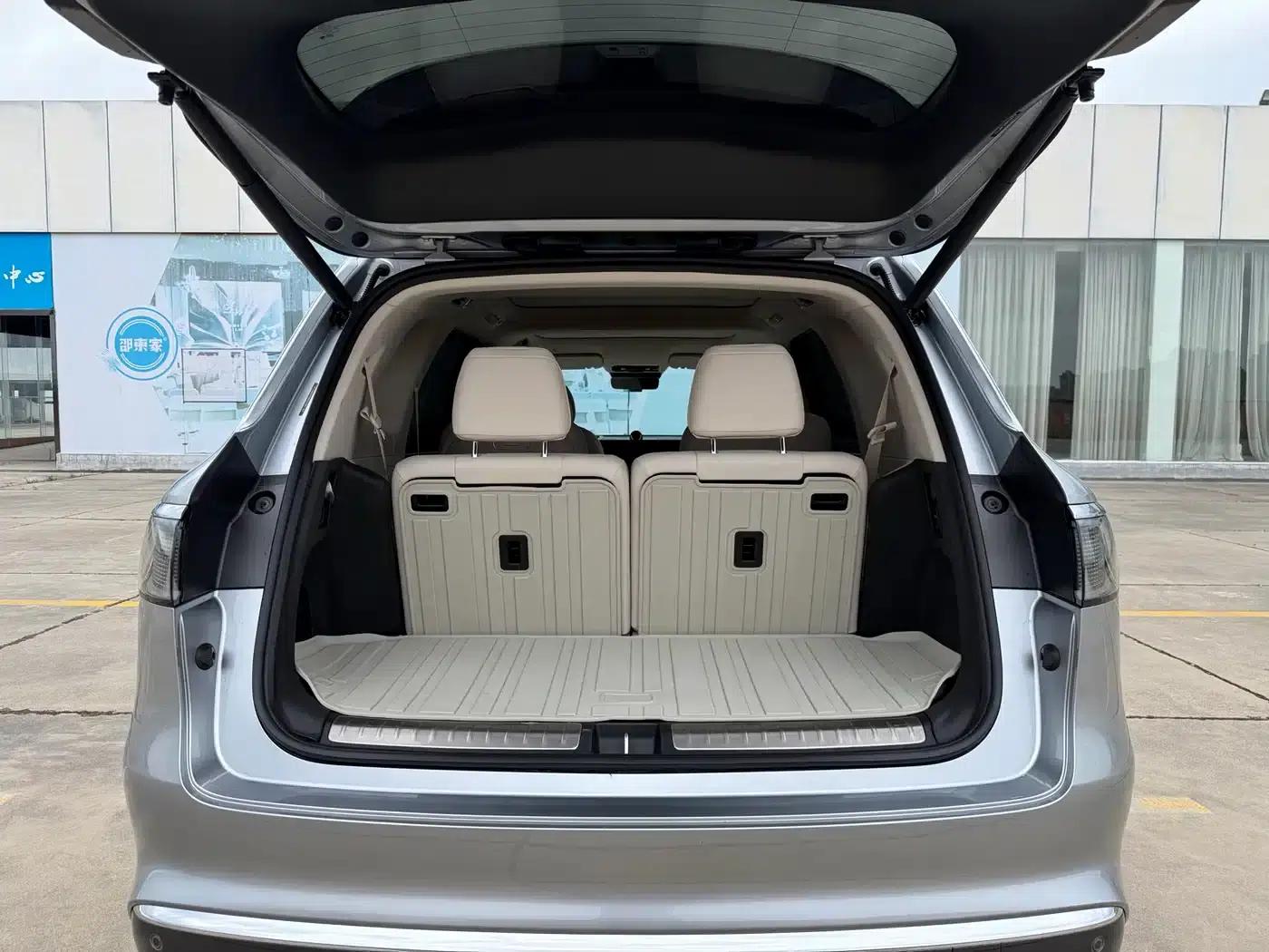 Wenjie M8 2025 Extended Range Max+ Version 53.4kWh 6-Seat Version (192-line LiDAR) — миниатюра 26