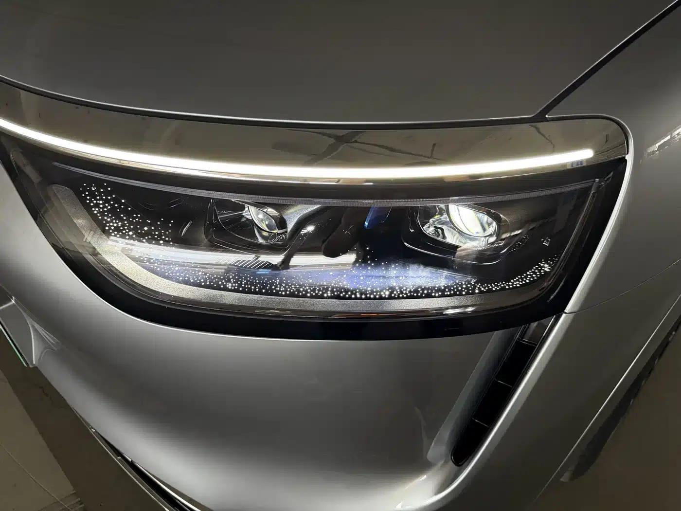 Wenjie M8 2025 Extended Range Max+ Version 53.4kWh 6-Seat Version (192-line LiDAR) — миниатюра 28