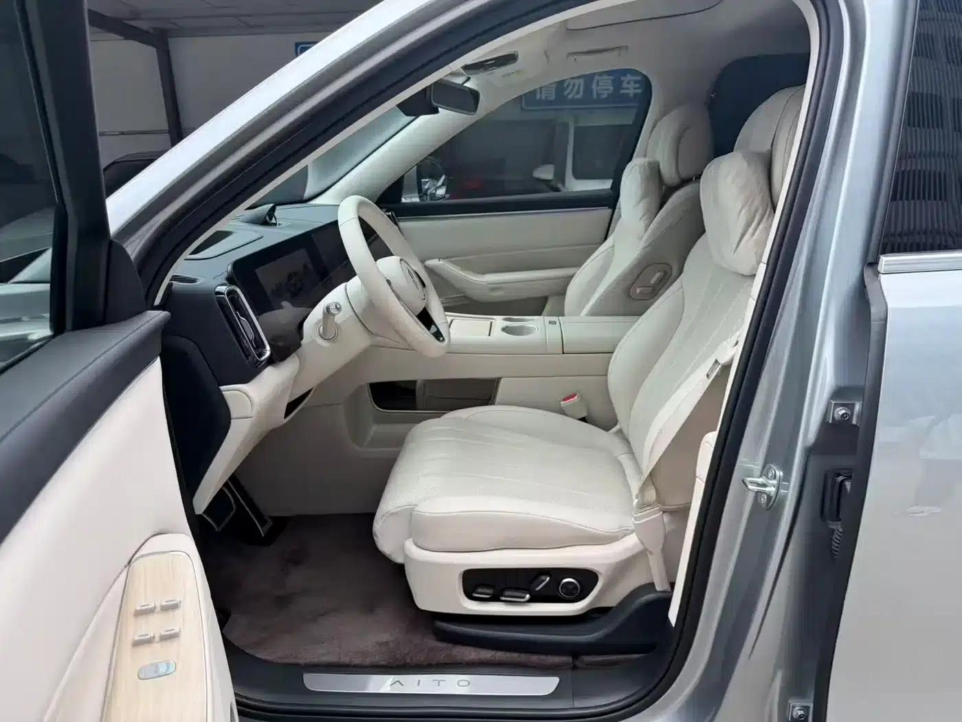 Wenjie M8 2025 Extended Range Max+ Version 53.4kWh 6-Seat Version (192-line LiDAR) — миниатюра 4