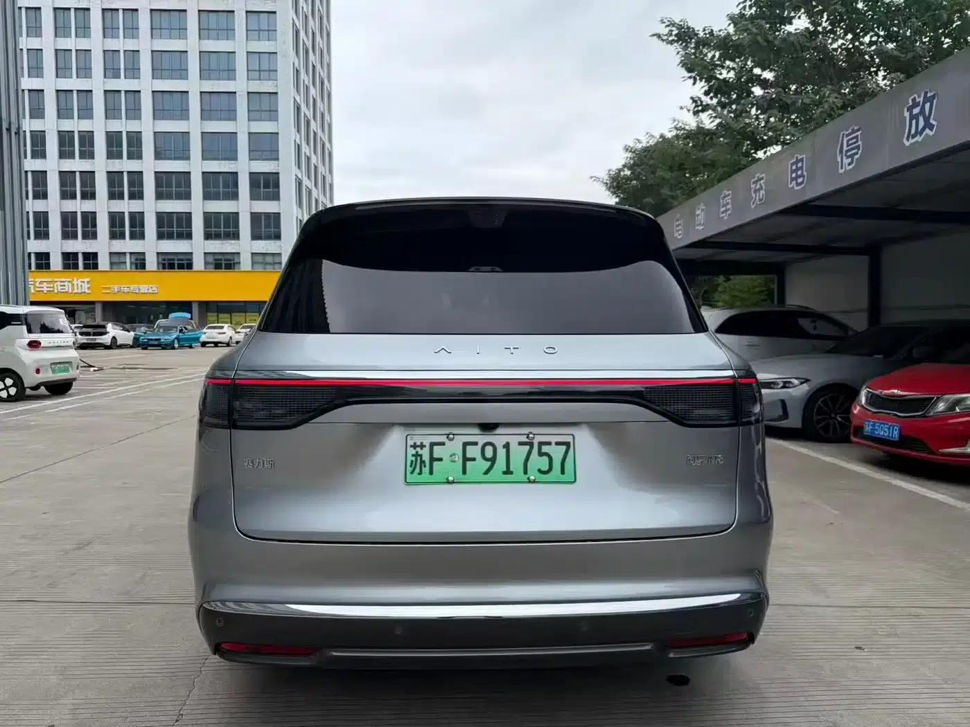Wenjie M8 2025 Extended Range Max+ Version 53.4kWh 6-Seat Version (192-line LiDAR) — миниатюра 9